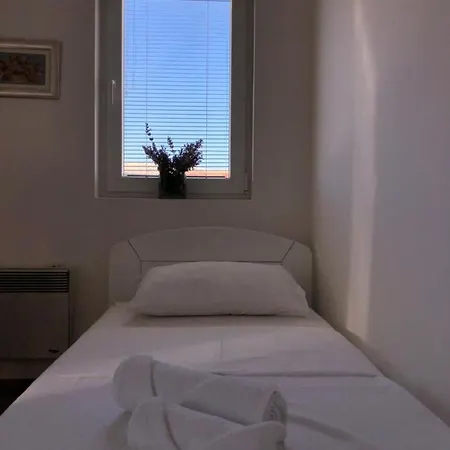 Dora - Mediterranean Family House For 9 With Private Garden, Bbq, Sea View And Private Parking For 4 Cars *