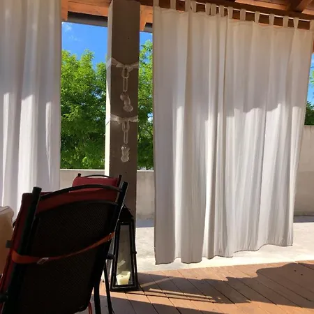 Nyaraló Dora - Mediterranean Family House For 9 With Private Garden, Bbq, Sea View And Private Parking For 4 Cars Pag Town