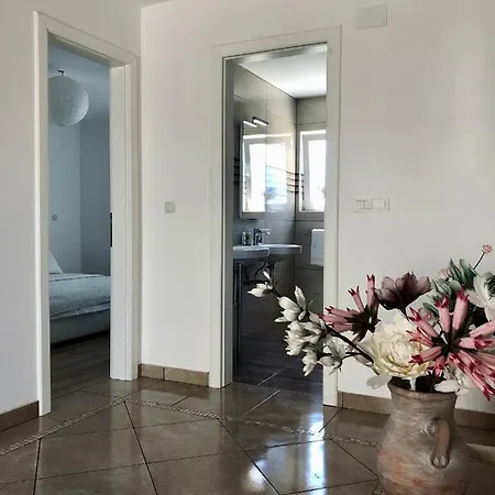 Dora - Mediterranean Family House For 9 With Private Garden, Bbq, Sea View And Private Parking For 4 Cars *