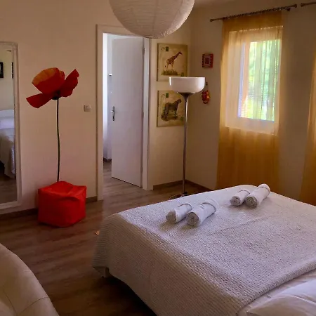 Dora - Mediterranean Family House For 9 With Private Garden, Bbq, Sea View And Private Parking For 4 Cars