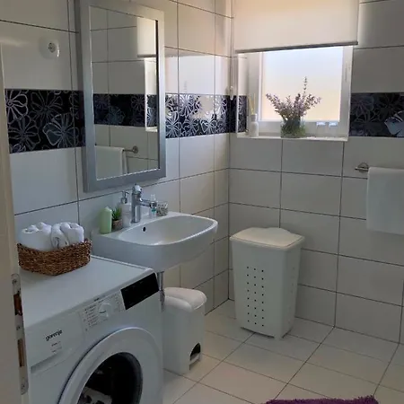 Dora - Mediterranean Family House For 9 With Private Garden, Bbq, Sea View And Private Parking For 4 Cars *