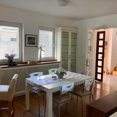 Dora - Mediterranean Family House For 9 With Private Garden, Bbq, Sea View And Private Parking For 4 Cars