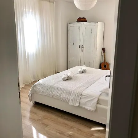 Dora - Mediterranean Family House For 9 With Private Garden, Bbq, Sea View And Private Parking For 4 Cars *